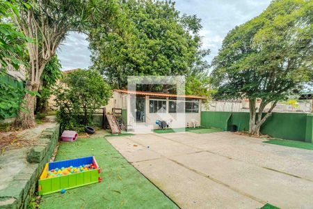Casa à venda com 600m², 4 quartos e 5 vagas Casa à venda com 600m², 4 quartos e 5 vagasÁrea externa