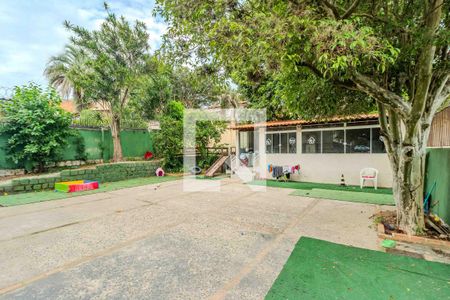 Casa à venda com 600m², 4 quartos e 5 vagas Casa à venda com 600m², 4 quartos e 5 vagasÁrea externa