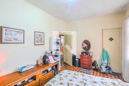 Casa à venda com 600m², 4 quartos e 5 vagas Casa à venda com 600m², 4 quartos e 5 vagasQuarto 4
