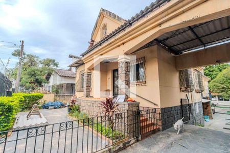 Casa à venda com 600m², 4 quartos e 5 vagas Casa à venda com 600m², 4 quartos e 5 vagasFachada