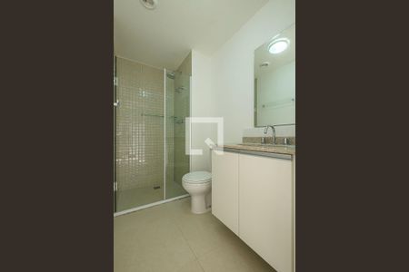 Banheiro de kitnet/studio para alugar com 1 quarto, 28m² em Pinheiros, São Paulo