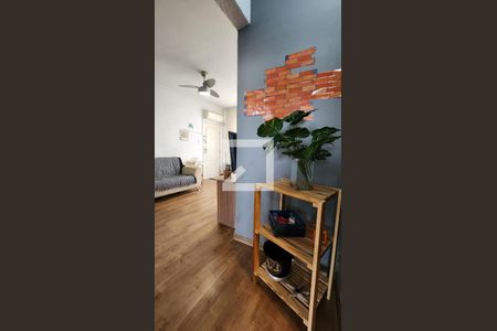 Detalhe Sala de apartamento para alugar com 2 quartos, 56m² em Embaré, Santos