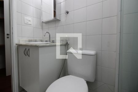 Banheiro de apartamento para alugar com 2 quartos, 60m² em Pinheiros, São Paulo