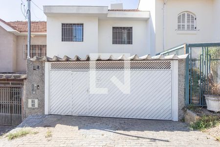 Casa à venda com 105m², 3 quartos e 2 vagasFachada