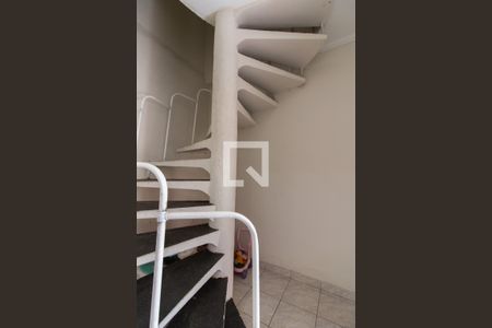 Escada de casa à venda com 5 quartos, 242m² em Jardim São Judas Tadeu, Guarulhos