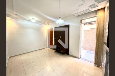 Sala de apartamento à venda com 2 quartos, 45m² em Cabral, Contagem