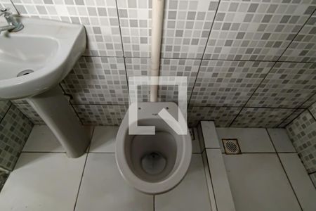 banheiro de apartamento para alugar com 1 quarto, 30m² em Taquara, Rio de Janeiro
