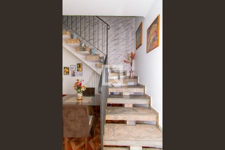Escada de casa à venda com 3 quartos, 100m² em Jardim Vila Formosa, São Paulo