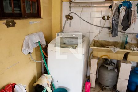 Casa à venda com 312m², 4 quartos e 5 vagas Casa à venda com 312m², 4 quartos e 5 vagasLavanderia