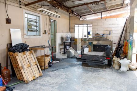 Casa à venda com 312m², 4 quartos e 5 vagas Casa à venda com 312m², 4 quartos e 5 vagasQuintal