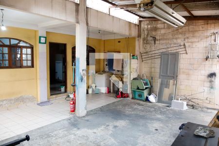 Casa à venda com 312m², 4 quartos e 5 vagas Casa à venda com 312m², 4 quartos e 5 vagasQuintal