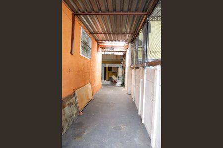 Casa à venda com 312m², 4 quartos e 5 vagas Casa à venda com 312m², 4 quartos e 5 vagasCorredor