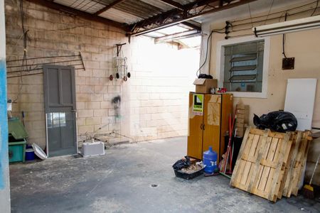 Casa à venda com 312m², 4 quartos e 5 vagas Casa à venda com 312m², 4 quartos e 5 vagasQuintal