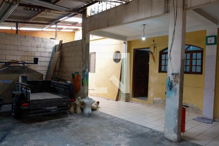 Casa à venda com 312m², 4 quartos e 5 vagas Casa à venda com 312m², 4 quartos e 5 vagasQuintal