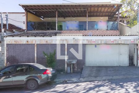 Casa para alugar com 350m², 5 quartos e 4 vagasFachada