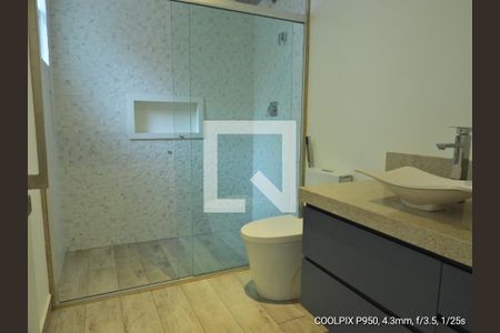 Banheiro  de casa de condomínio para alugar com 2 quartos, 100m² em Jardim Paulista, São Paulo