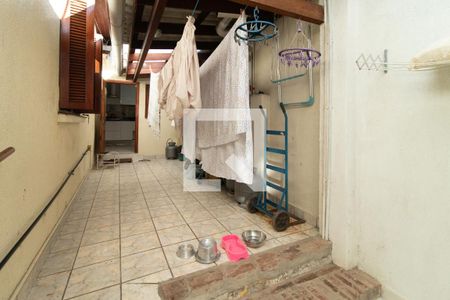 Casa à venda com 497m², 4 quartos e 3 vagas Casa à venda com 497m², 4 quartos e 3 vagasCorredor