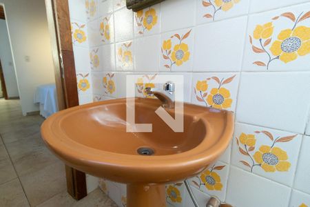 Casa à venda com 497m², 4 quartos e 3 vagas Casa à venda com 497m², 4 quartos e 3 vagasBanheiro da edícula