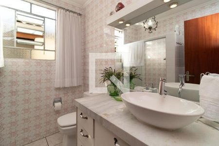 Casa à venda com 497m², 4 quartos e 3 vagas Casa à venda com 497m², 4 quartos e 3 vagasBanheiro do Quarto 4