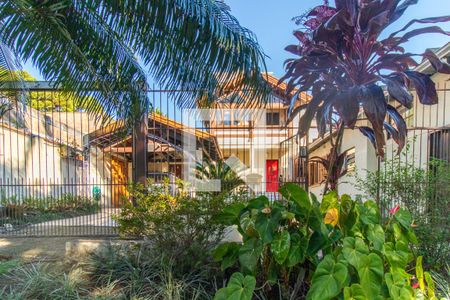 Casa à venda com 497m², 4 quartos e 3 vagas Casa à venda com 497m², 4 quartos e 3 vagasFachada