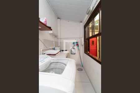 Casa à venda com 497m², 4 quartos e 3 vagas Casa à venda com 497m², 4 quartos e 3 vagasÁrea de Serviço