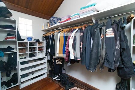 Casa à venda com 497m², 4 quartos e 3 vagas Casa à venda com 497m², 4 quartos e 3 vagasCloset do Quarto 4