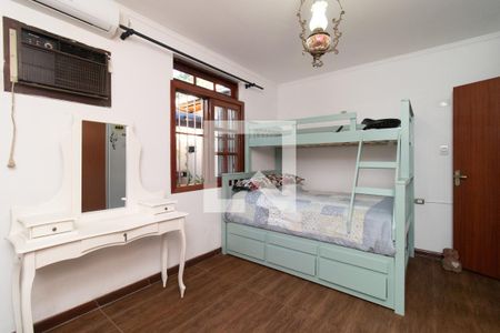 Casa à venda com 497m², 4 quartos e 3 vagas Casa à venda com 497m², 4 quartos e 3 vagasQuarto 3