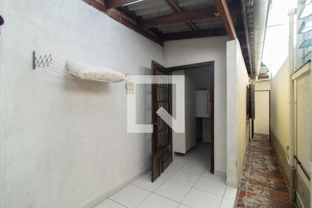Casa à venda com 497m², 4 quartos e 3 vagas Casa à venda com 497m², 4 quartos e 3 vagasCorredor