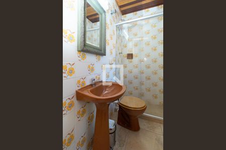 Casa à venda com 497m², 4 quartos e 3 vagas Casa à venda com 497m², 4 quartos e 3 vagasBanheiro da edícula