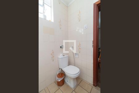Casa à venda com 497m², 4 quartos e 3 vagas Casa à venda com 497m², 4 quartos e 3 vagasBanheiro