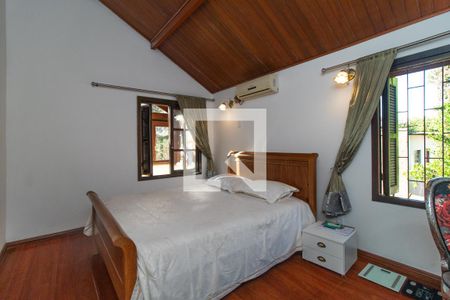 Casa à venda com 497m², 4 quartos e 3 vagas Casa à venda com 497m², 4 quartos e 3 vagasQuarto 4