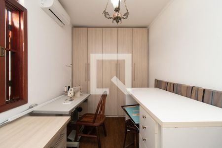 Casa à venda com 497m², 4 quartos e 3 vagas Casa à venda com 497m², 4 quartos e 3 vagasEscritório