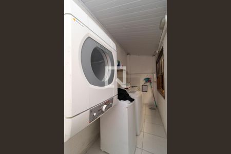 Casa à venda com 497m², 4 quartos e 3 vagas Casa à venda com 497m², 4 quartos e 3 vagasÁrea de Serviço