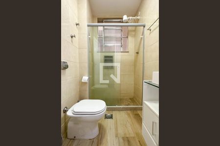 Banheiro de apartamento para alugar com 1 quarto, 50m² em Copacabana, Rio de Janeiro