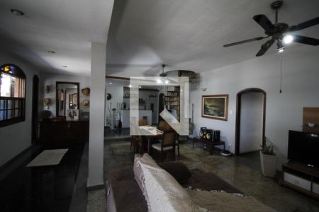 Sala de casa à venda com 3 quartos, 450m² em Jardim Guanabara, Rio de Janeiro
