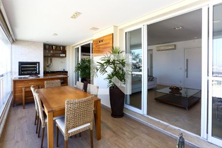 Apartamento para alugar com 223m², 3 quartos e 4 vagasSala