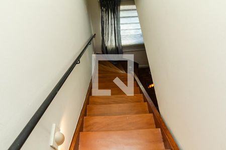 Escada de casa para alugar com 2 quartos, 90m² em Vila Nova Conceição, São Paulo
