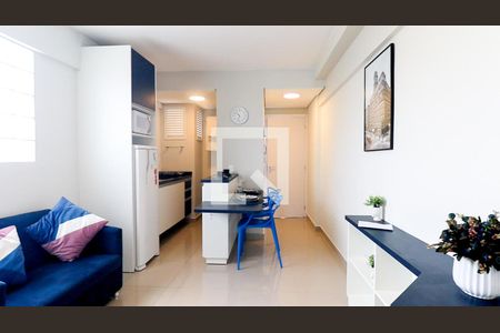 Sala/Cozinha de apartamento para alugar com 1 quarto, 38m² em Centro, Curitiba
