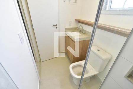 Banheiro de kitnet/studio para alugar com 1 quarto, 42m² em Centro, Campinas