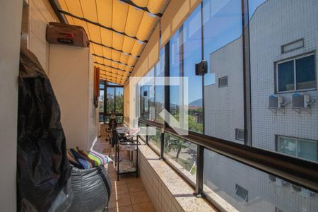 Apartamento à venda com 217m², 3 quartos e 2 vagas Apartamento à venda com 217m², 3 quartos e 2 vagasVaranda dos Quartos