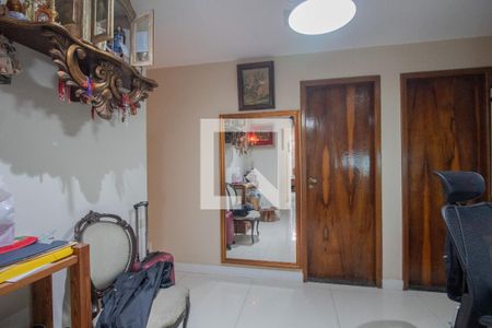 Apartamento à venda com 217m², 3 quartos e 2 vagas Apartamento à venda com 217m², 3 quartos e 2 vagasEscritório