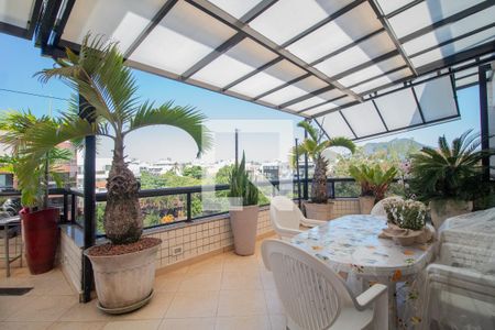 Apartamento à venda com 217m², 3 quartos e 2 vagas Apartamento à venda com 217m², 3 quartos e 2 vagasVaranda gourmet