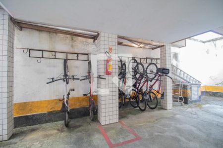 Apartamento à venda com 217m², 3 quartos e 2 vagas Apartamento à venda com 217m², 3 quartos e 2 vagasBicicletário