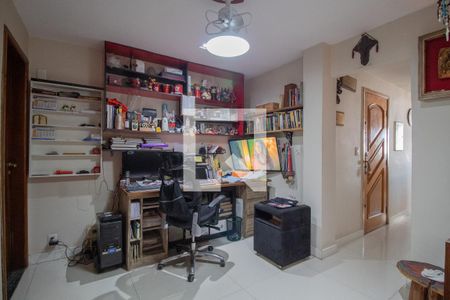 Apartamento à venda com 217m², 3 quartos e 2 vagas Apartamento à venda com 217m², 3 quartos e 2 vagasEscritório