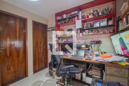 Apartamento à venda com 217m², 3 quartos e 2 vagas Apartamento à venda com 217m², 3 quartos e 2 vagasEscritório