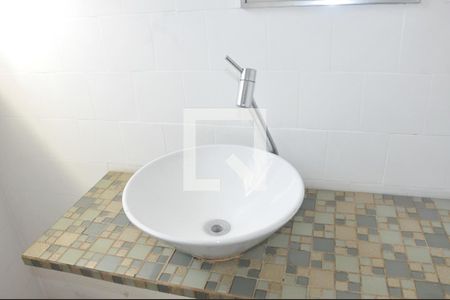 Casa para alugar com 66m², 2 quartos e sem vagaBanheiro