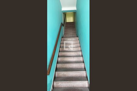 Casa para alugar com 66m², 2 quartos e sem vagaEscada de Entrada