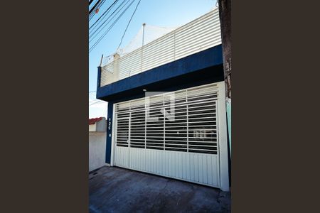 Casa à venda com 150m², 3 quartos e 3 vagas Casa à venda com 150m², 3 quartos e 3 vagasFachada