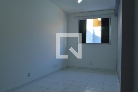Sala de casa de condomínio para alugar com 3 quartos, 250m² em Taquara, Rio de Janeiro