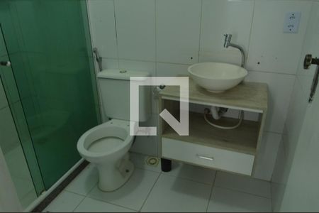 Banheiro da Suíte de casa de condomínio para alugar com 3 quartos, 250m² em Taquara, Rio de Janeiro